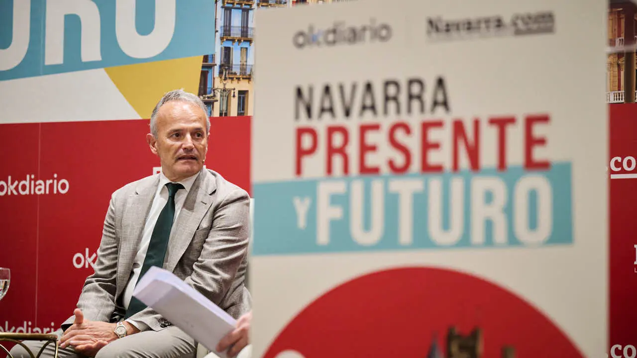 Laura Sand&uacute;a, directora general de aceites Sand&uacute;a y Manuel Piquer, presidente de la Confederaci&oacute;n Empresarial de Navarra poarticipan en el evento 'Navarra Presente y Futuro' en el Hotel 3 Reyes de Pamplona. PABLO LASAOSA