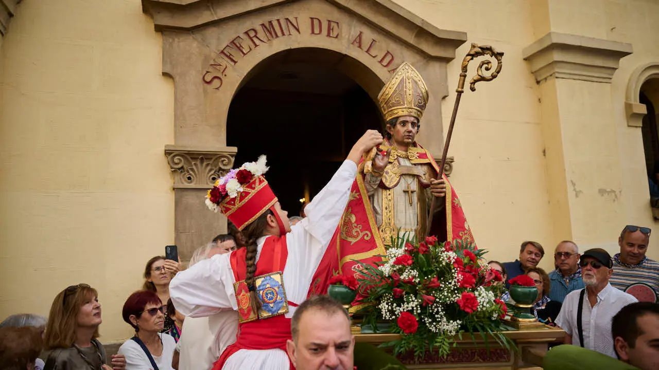 La procesi&oacute;n de San Ferm&iacute;n de Aldapa recorre las calles de Pamplona por San Ferm&iacute;n Chiquito 2026. PABLO LASAOSA