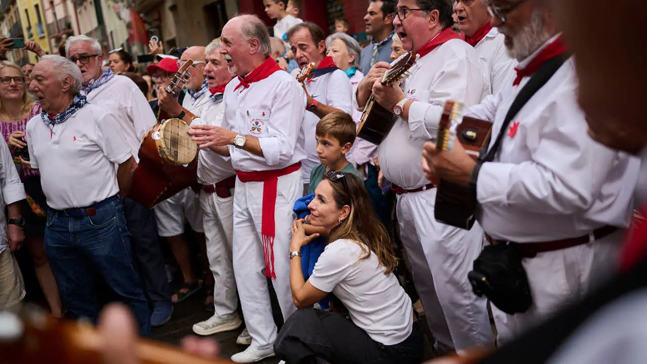 La procesi&oacute;n de San Ferm&iacute;n de Aldapa recorre las calles de Pamplona por San Ferm&iacute;n Chiquito 2026. PABLO LASAOSA