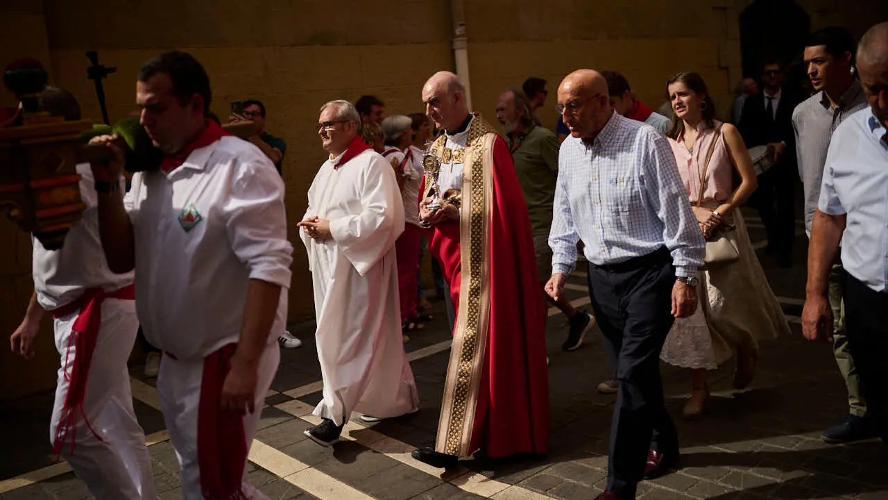 La procesi&oacute;n de San Ferm&iacute;n de Aldapa recorre las calles de Pamplona por San Ferm&iacute;n Chiquito 2026. PABLO LASAOSA