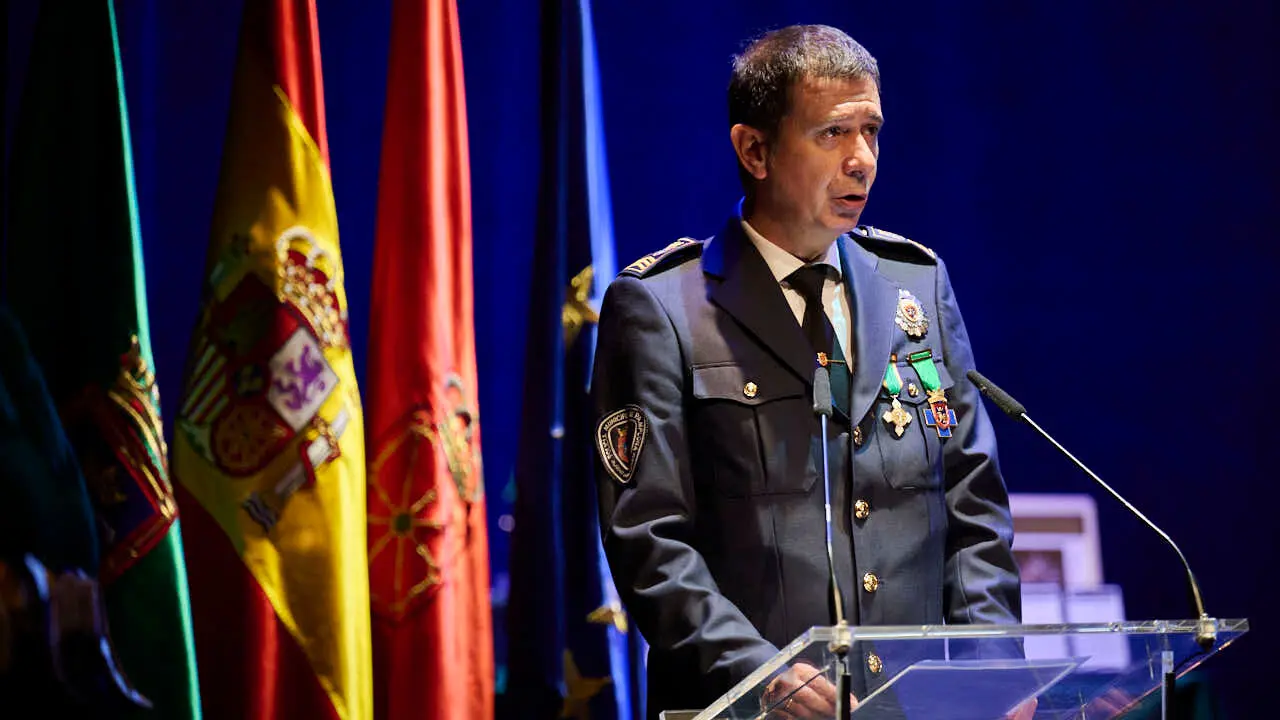 La Polic&iacute;a Municipal de Pamplona celebra San Miguel. PABLO LASAOSA