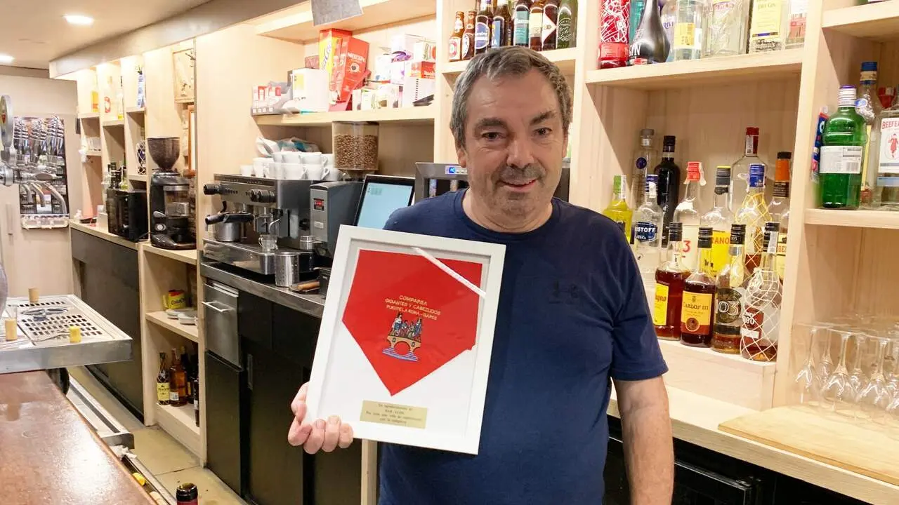 Javier Ayerra en el bar Aloa de Puente la Reina. Navarra.com