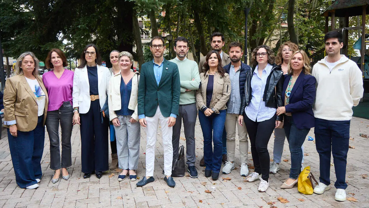El presidente de la gestora del PP de Navarra, Sergio Sayas, atiende a los medios antes de presidir la primera reuni&oacute;n de la Junta Gestora. I&Ntilde;IGO ALZUGARAY