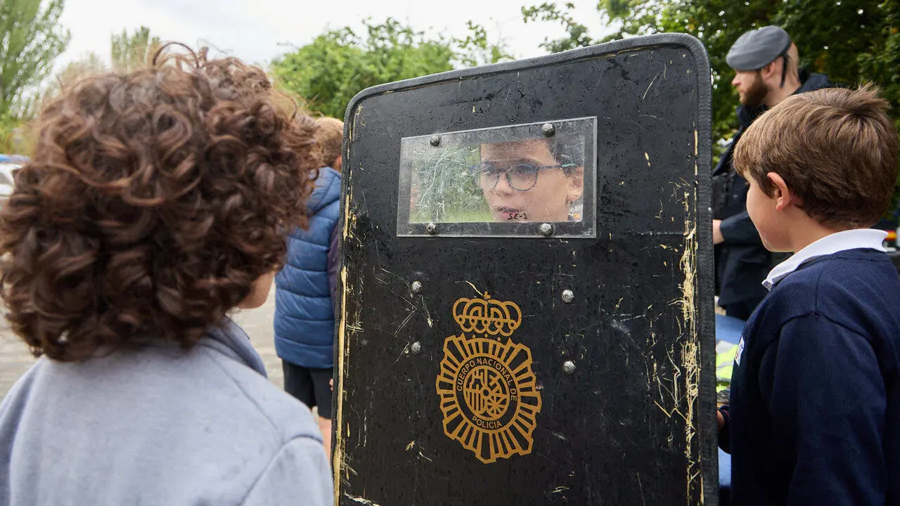 Jornada de puertas abiertas para escolares de la Polic&iacute;a Nacional en la Ciudadela de Pamplona. I&Ntilde;IGO ALZUGARAY