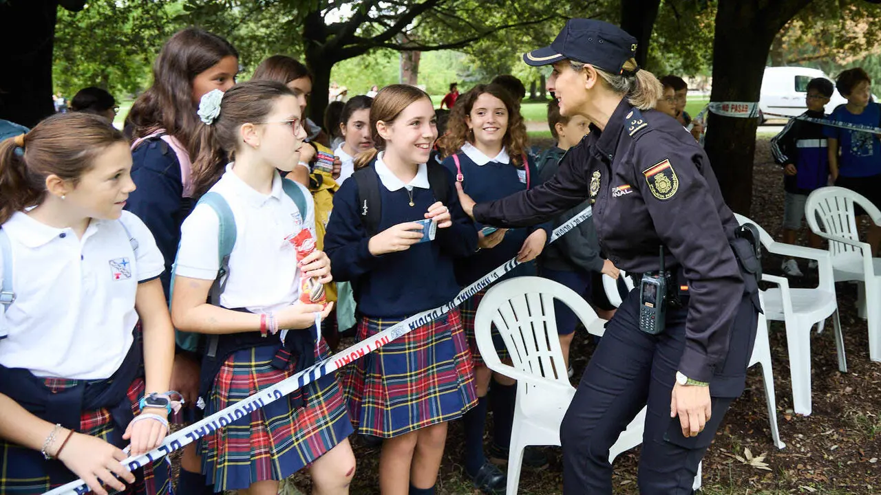 Jornada de puertas abiertas para escolares de la Polic&iacute;a Nacional en la Ciudadela de Pamplona. I&Ntilde;IGO ALZUGARAY