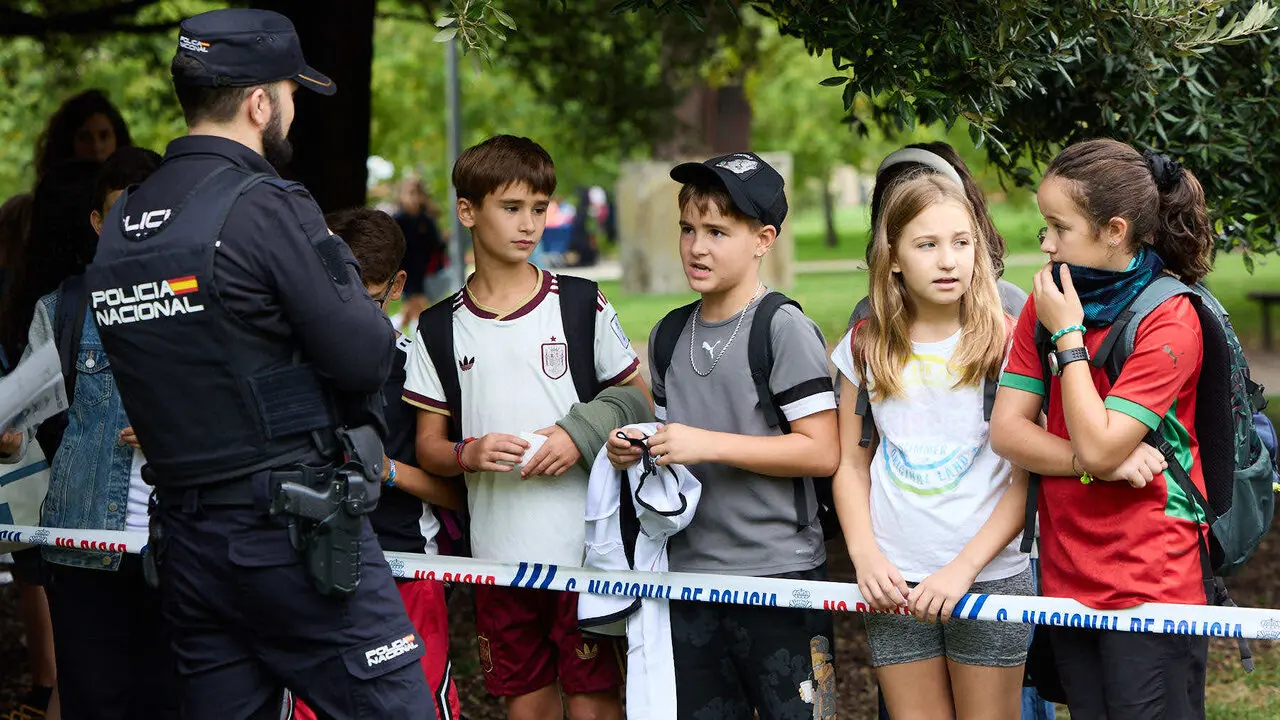 Jornada de puertas abiertas para escolares de la Polic&iacute;a Nacional en la Ciudadela de Pamplona. I&Ntilde;IGO ALZUGARAY