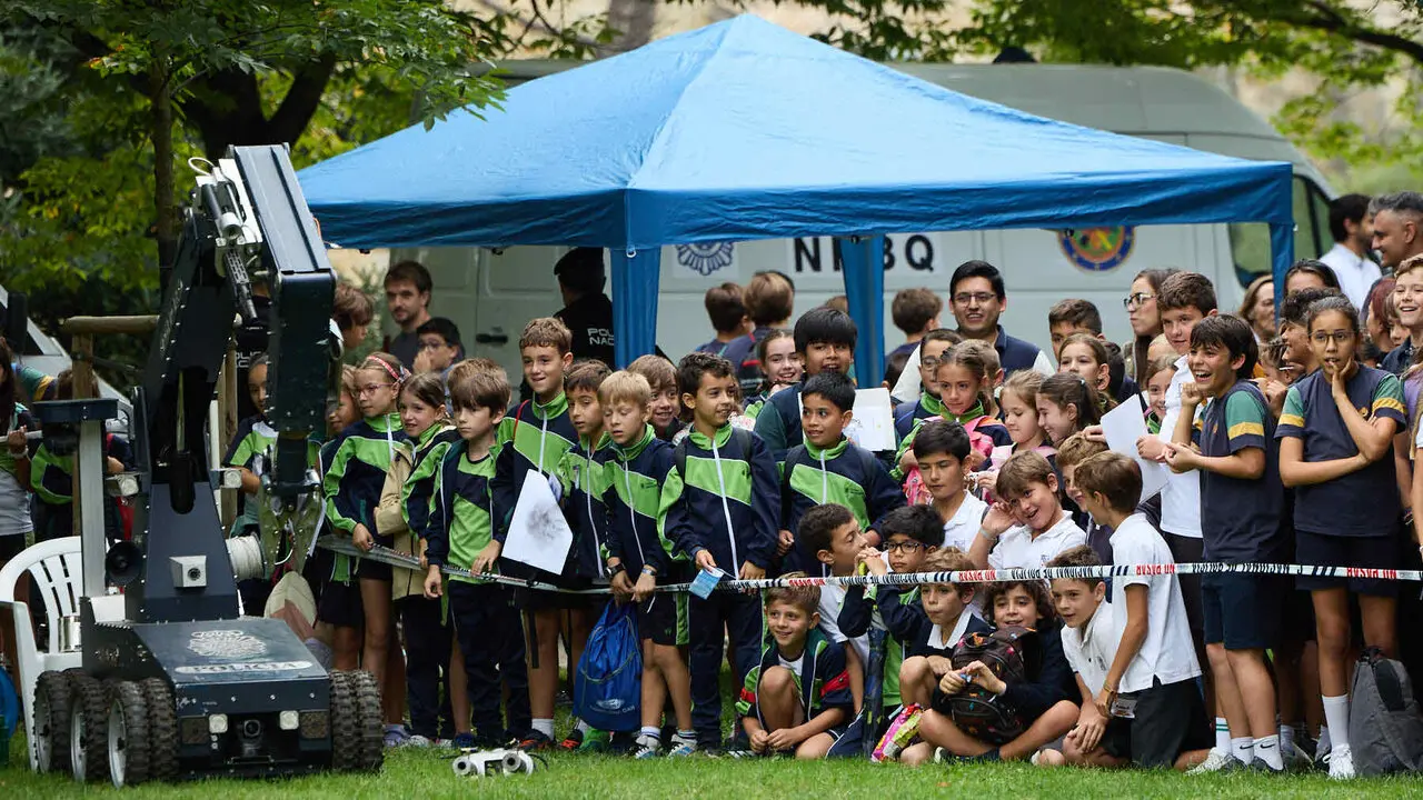 Jornada de puertas abiertas para escolares de la Polic&iacute;a Nacional en la Ciudadela de Pamplona. I&Ntilde;IGO ALZUGARAY