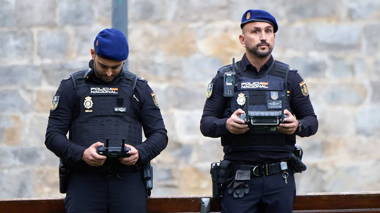 Jornada de puertas abiertas para escolares de la Polic&iacute;a Nacional en la Ciudadela de Pamplona. I&Ntilde;IGO ALZUGARAY