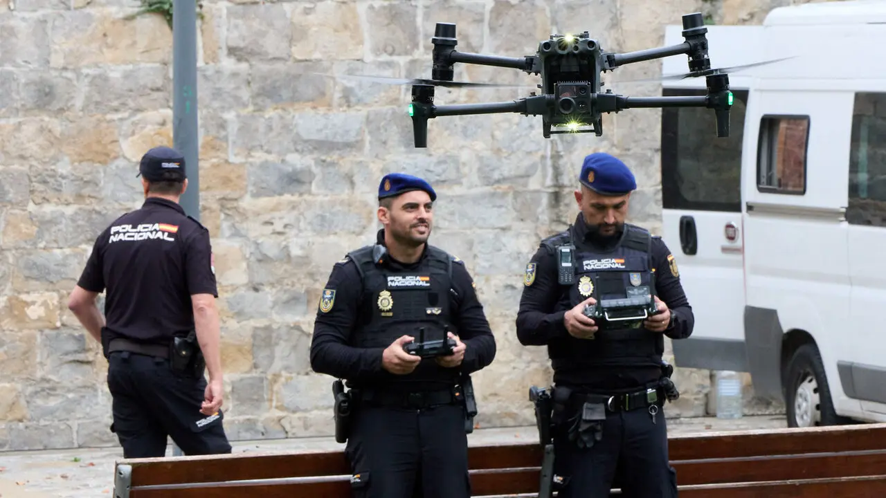 Jornada de puertas abiertas para escolares de la Polic&iacute;a Nacional en la Ciudadela de Pamplona. I&Ntilde;IGO ALZUGARAY