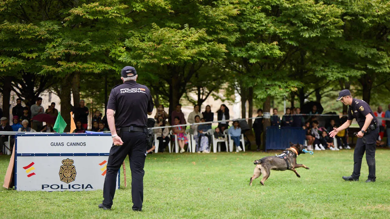 Jornada de puertas abiertas para escolares de la Polic&iacute;a Nacional en la Ciudadela de Pamplona. I&Ntilde;IGO ALZUGARAY