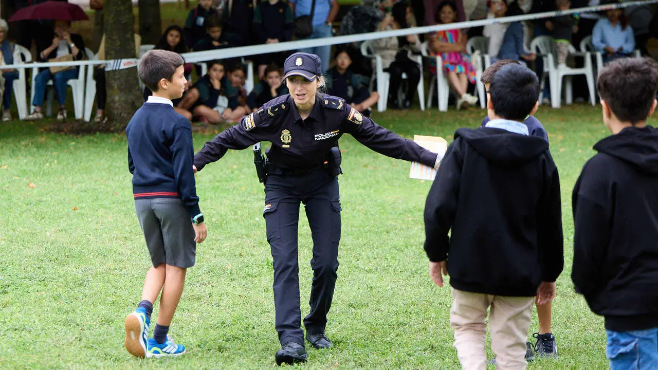 Jornada de puertas abiertas para escolares de la Polic&iacute;a Nacional en la Ciudadela de Pamplona. I&Ntilde;IGO ALZUGARAY