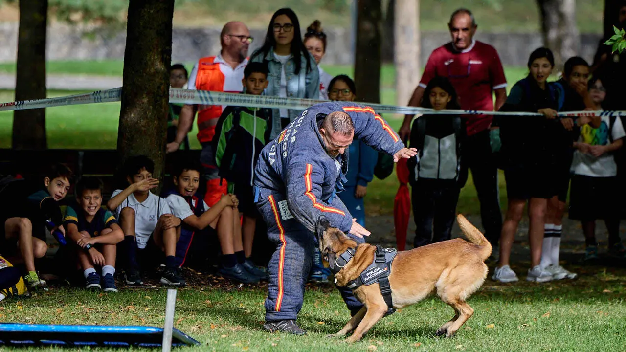 Jornada de puertas abiertas para escolares de la Polic&iacute;a Nacional en la Ciudadela de Pamplona. I&Ntilde;IGO ALZUGARAY