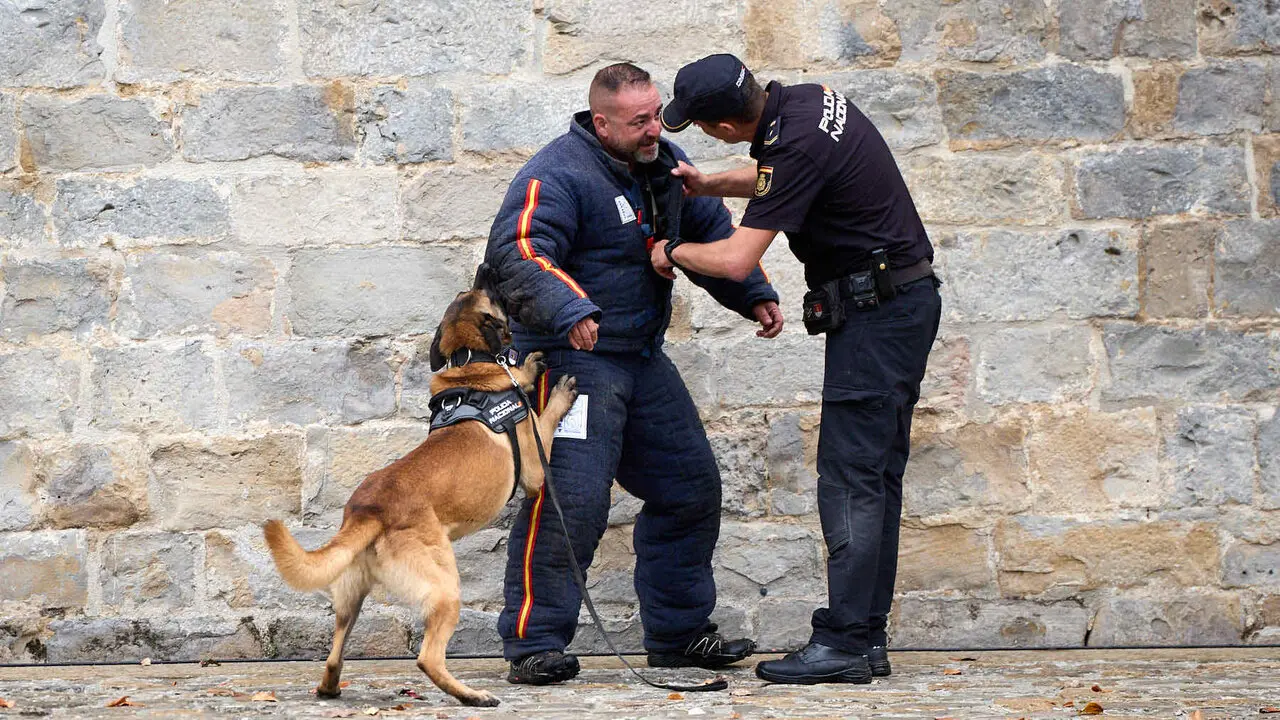 Jornada de puertas abiertas para escolares de la Polic&iacute;a Nacional en la Ciudadela de Pamplona. I&Ntilde;IGO ALZUGARAY