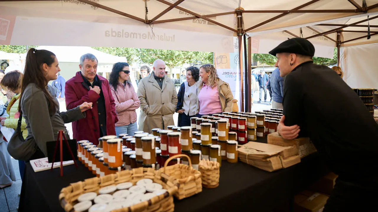 Apertura de la XI Semana del Producto Local en la Plaza del Castillo de Pamplona. PABLO LASAOSA