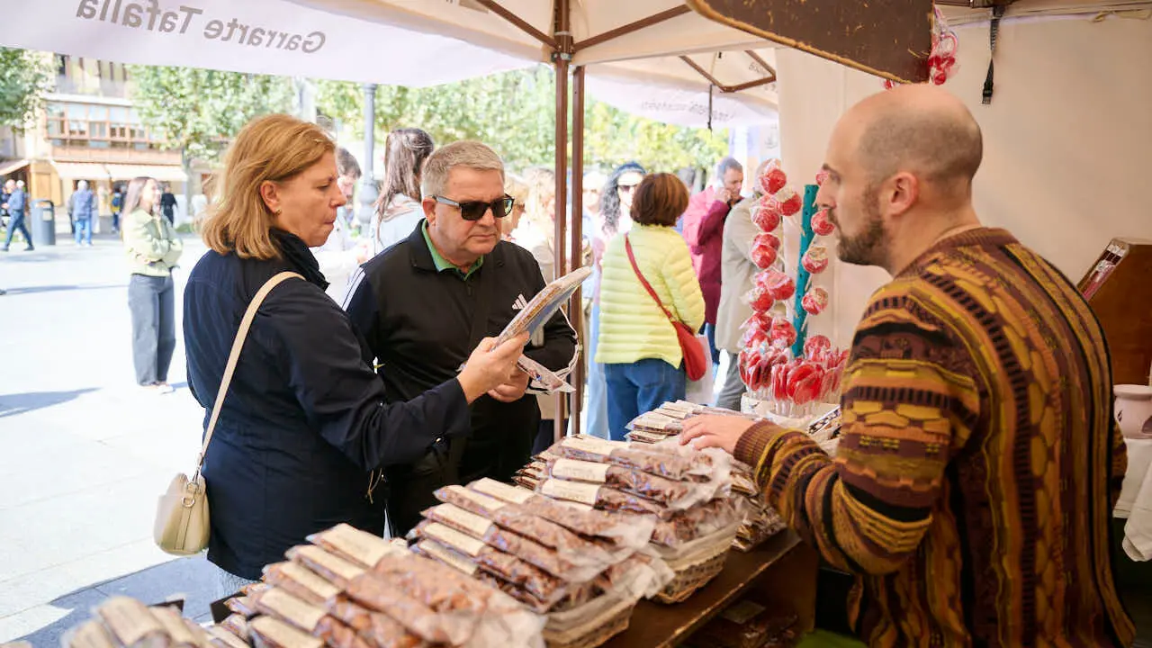 Apertura de la XI Semana del Producto Local en la Plaza del Castillo de Pamplona. PABLO LASAOSA