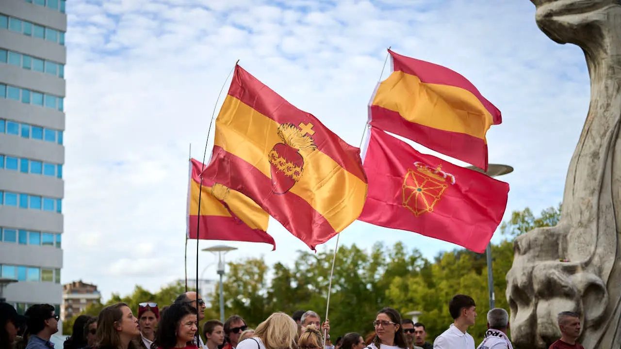 Manifestaci&oacute;n convocada por el Movimiento C&iacute;vico del Pueblo bajo el lema 'Navarra es Espa&ntilde;a y Cristiana'. PABLO LASAOSA