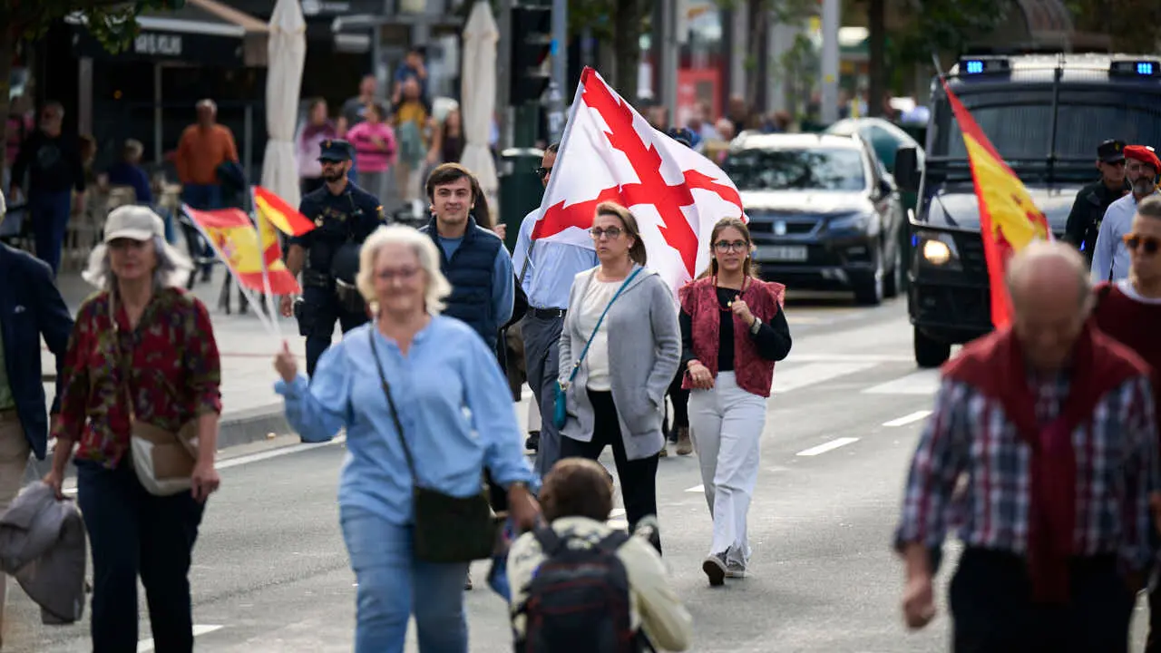 Manifestaci&oacute;n convocada por el Movimiento C&iacute;vico del Pueblo bajo el lema 'Navarra es Espa&ntilde;a y Cristiana'. PABLO LASAOSA