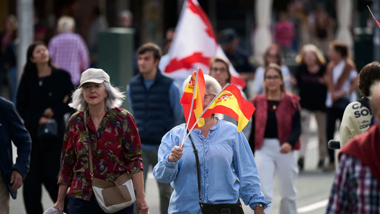 Manifestaci&oacute;n convocada por el Movimiento C&iacute;vico del Pueblo bajo el lema 'Navarra es Espa&ntilde;a y Cristiana'. PABLO LASAOSA
