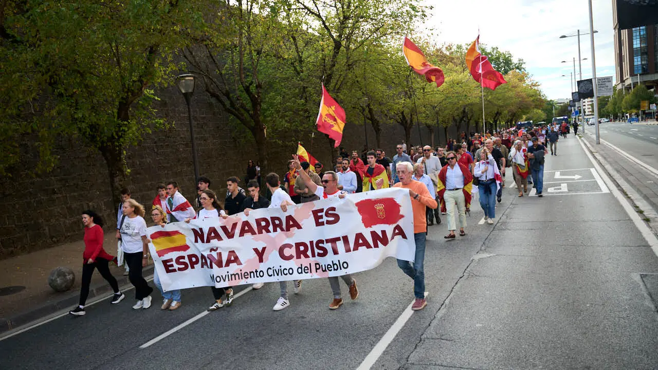 Manifestaci&oacute;n convocada por el Movimiento C&iacute;vico del Pueblo bajo el lema 'Navarra es Espa&ntilde;a y Cristiana'. PABLO LASAOSA