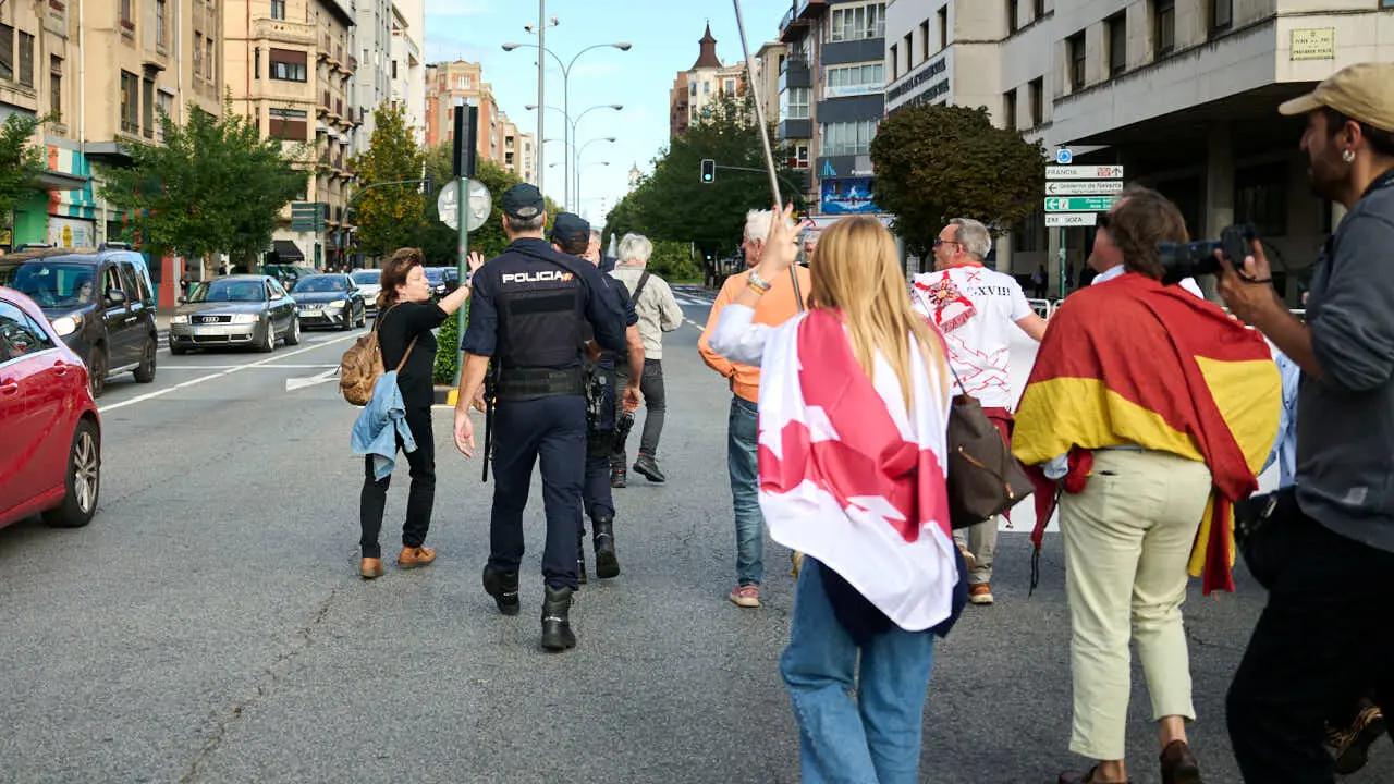 Manifestaci&oacute;n convocada por el Movimiento C&iacute;vico del Pueblo bajo el lema 'Navarra es Espa&ntilde;a y Cristiana'. PABLO LASAOSA