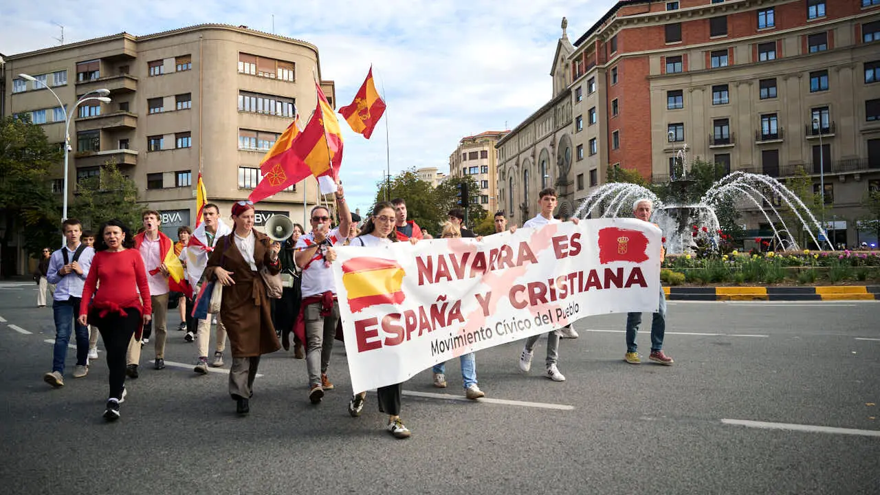 Manifestaci&oacute;n convocada por el Movimiento C&iacute;vico del Pueblo bajo el lema 'Navarra es Espa&ntilde;a y Cristiana'. PABLO LASAOSA