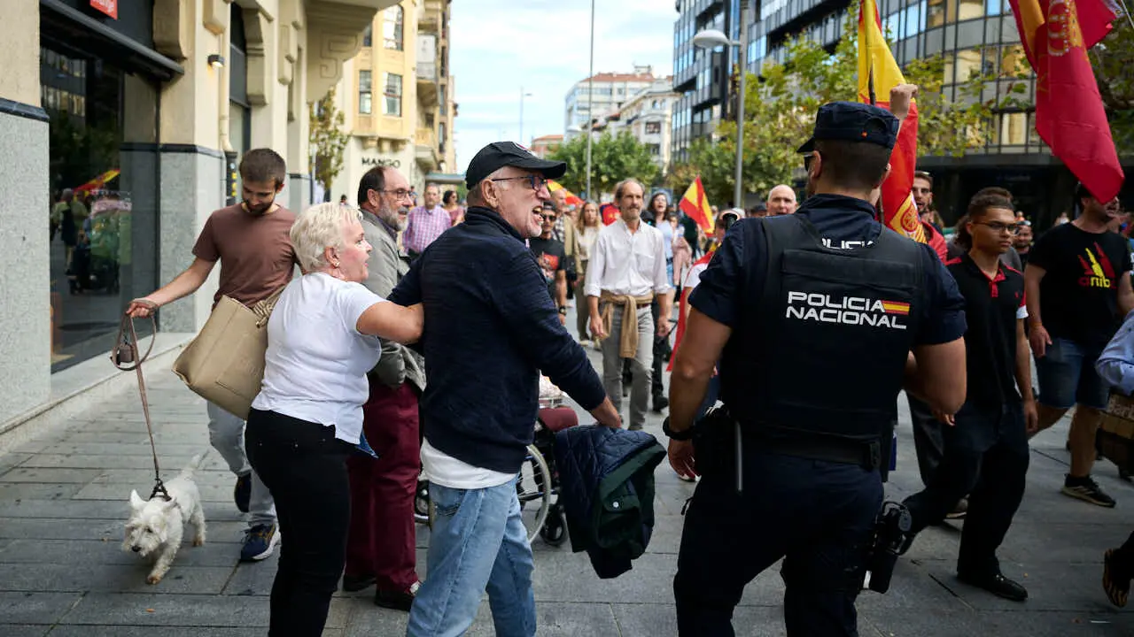 Manifestaci&oacute;n convocada por el Movimiento C&iacute;vico del Pueblo bajo el lema 'Navarra es Espa&ntilde;a y Cristiana'. PABLO LASAOSA