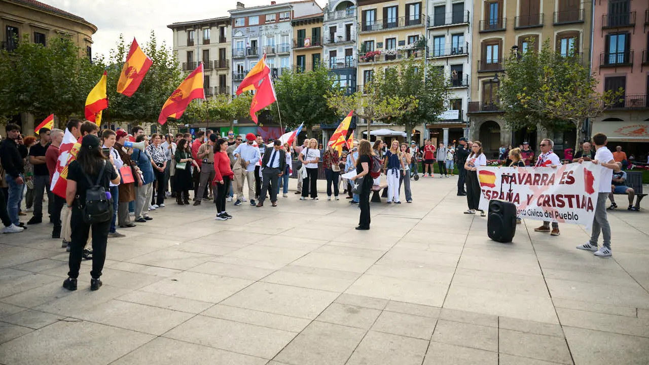 Manifestaci&oacute;n convocada por el Movimiento C&iacute;vico del Pueblo bajo el lema 'Navarra es Espa&ntilde;a y Cristiana'. PABLO LASAOSA