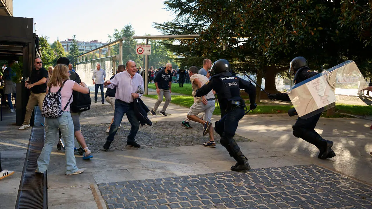 Vito Quiles visita Pamplona en su gira con disturbios por las calles de Pamplona. PABLO LASAOSA