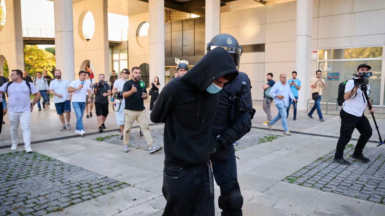 Vito Quiles visita Pamplona en su gira con disturbios por las calles de Pamplona. PABLO LASAOSA
