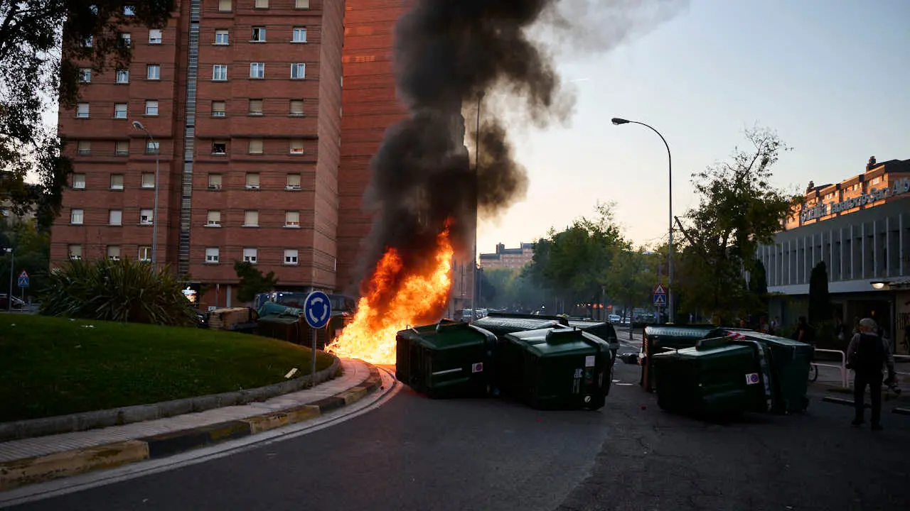 Vito Quiles visita Pamplona en su gira con disturbios por las calles de Pamplona. PABLO LASAOSA
