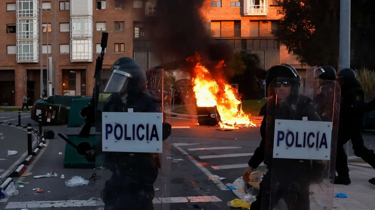 Vito Quiles visita Pamplona en su gira con disturbios por las calles de Pamplona. EFE