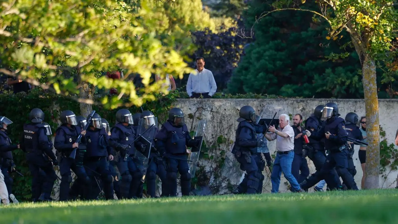 Vito Quiles visita Pamplona en su gira con disturbios por las calles de Pamplona. EFE