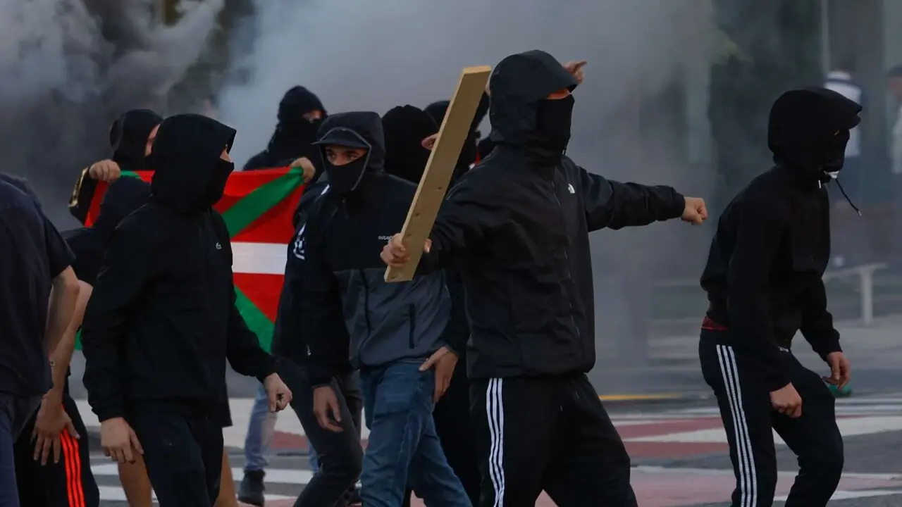 Vito Quiles visita Pamplona en su gira con disturbios por las calles de Pamplona. EFE