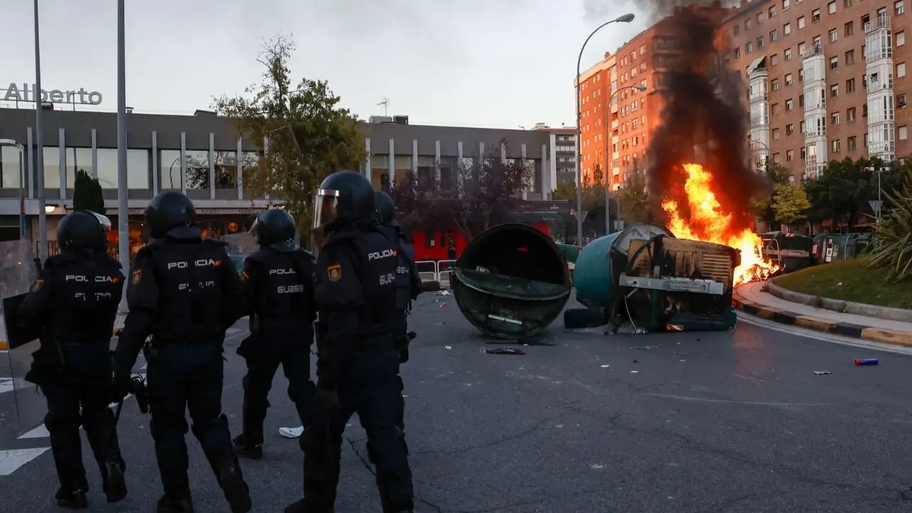 Vito Quiles visita Pamplona en su gira con disturbios por las calles de Pamplona. EFE