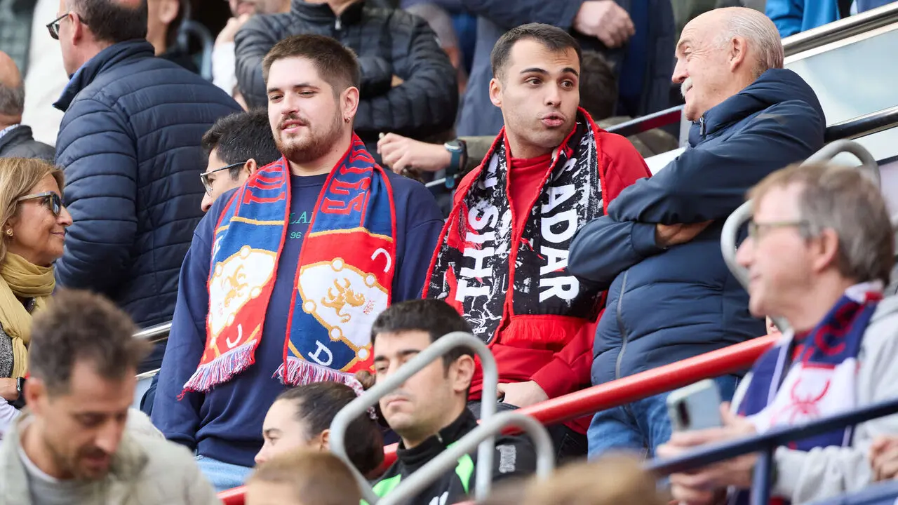 La grada de El Sadar durante el partido de LaLiga EA Sports entre CA Osasuna y Racing de Santander disputado en Pamplona. I&Ntilde;IGO ALZUGARAY
