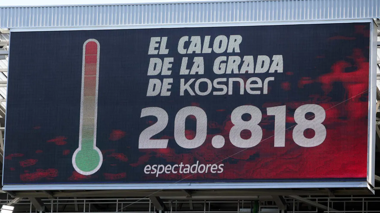 La grada de El Sadar durante el partido de LaLiga EA Sports entre CA Osasuna y Racing de Santander disputado en Pamplona. I&Ntilde;IGO ALZUGARAY