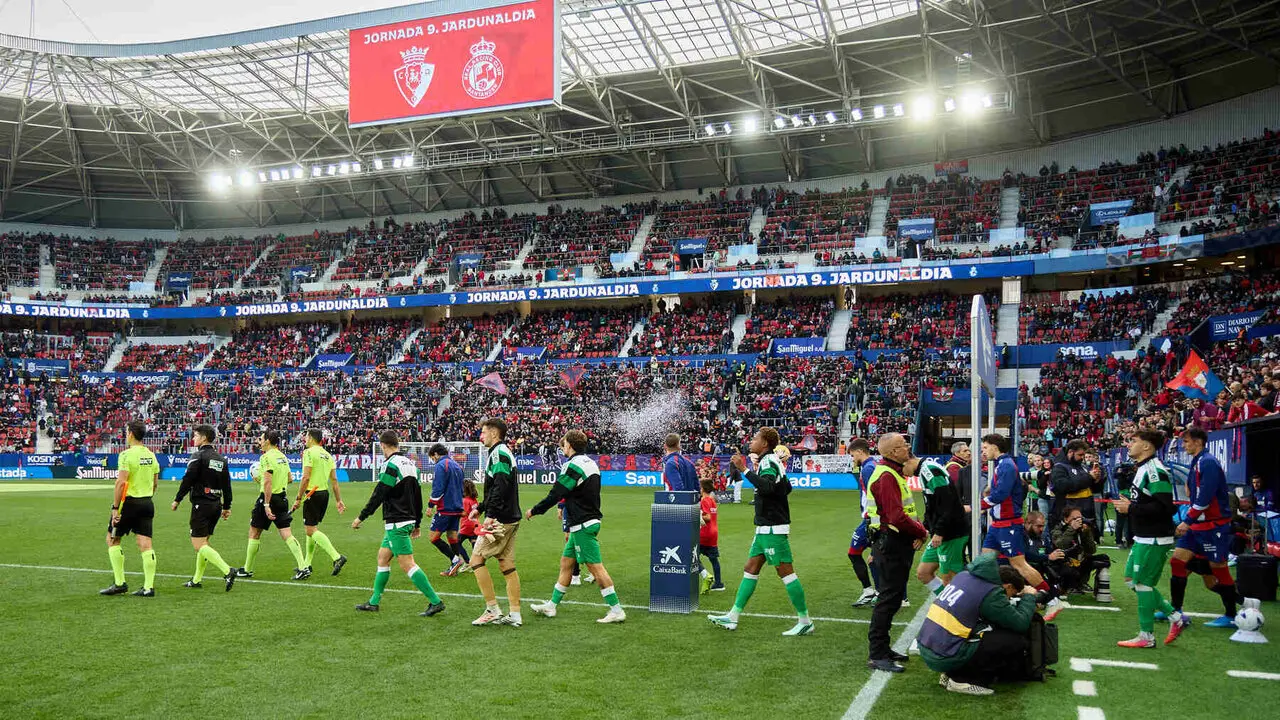 Partido de LaLiga EA Sports entre CA Osasuna y Racing de Santander disputado en el estadio de El Sadar en Pamplona. I&Ntilde;IGO ALZUGARAY