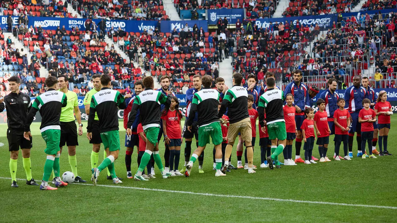 Partido de LaLiga EA Sports entre CA Osasuna y Racing de Santander disputado en el estadio de El Sadar en Pamplona. I&Ntilde;IGO ALZUGARAY