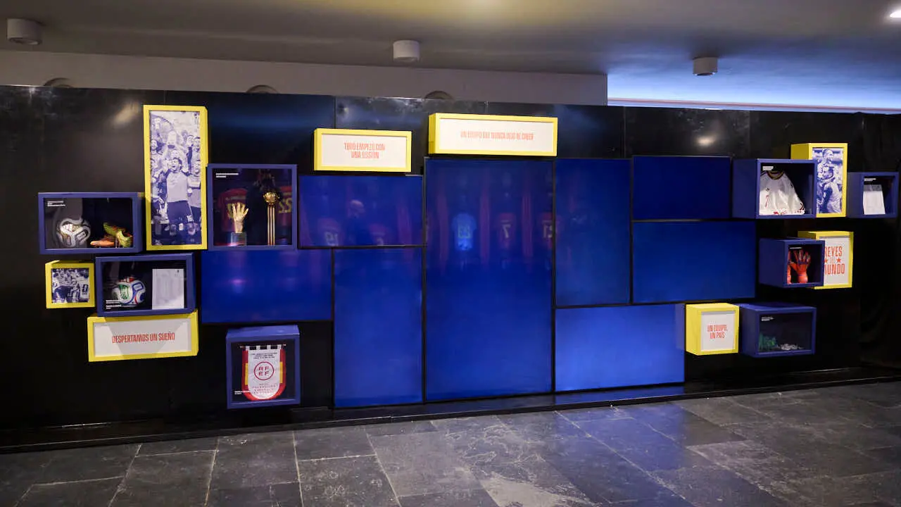Inauguraci&oacute;n de la exposici&oacute;n 'Reyes del Mundo', organizada por la Real Federaci&oacute;n Espa&ntilde;ola de F&uacute;tbol (RFEF) en Baluarte. PABLO LASAOSA