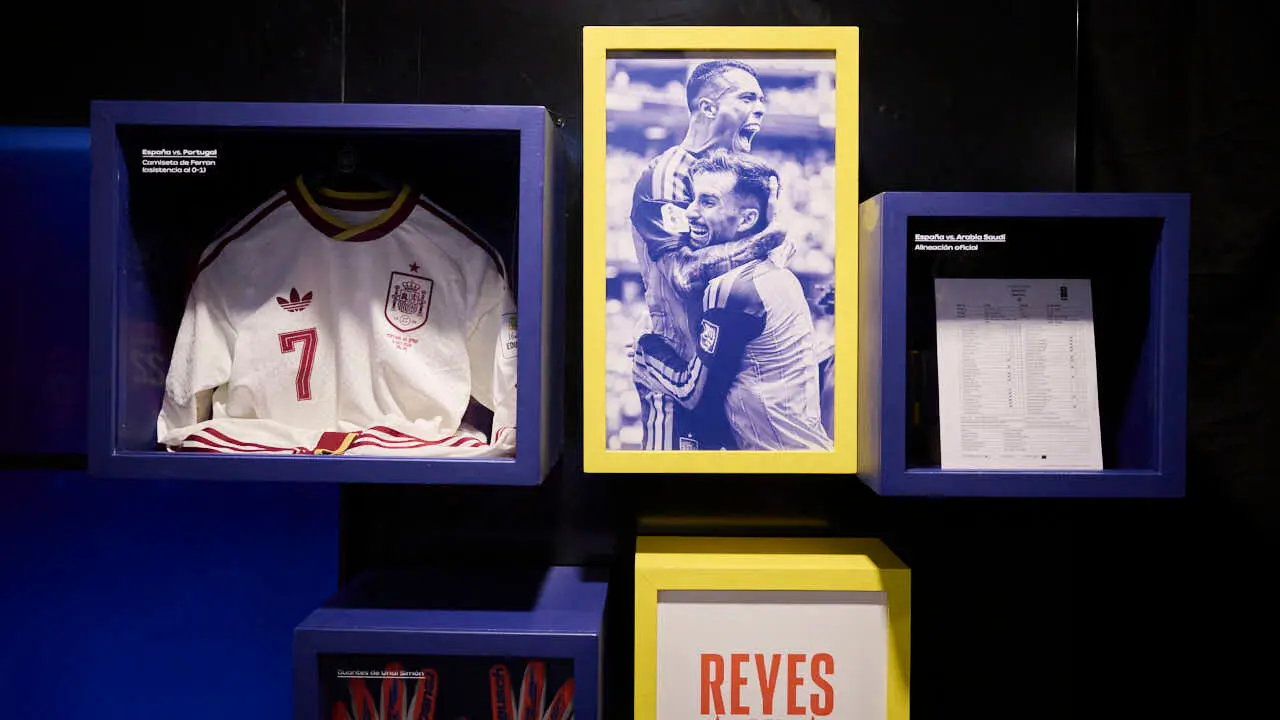 Inauguraci&oacute;n de la exposici&oacute;n 'Reyes del Mundo', organizada por la Real Federaci&oacute;n Espa&ntilde;ola de F&uacute;tbol (RFEF) en Baluarte. PABLO LASAOSA