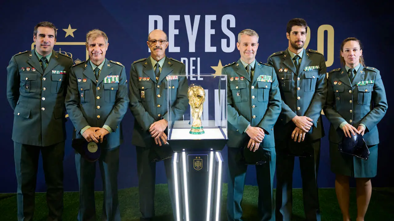 Inauguraci&oacute;n de la exposici&oacute;n 'Reyes del Mundo', organizada por la Real Federaci&oacute;n Espa&ntilde;ola de F&uacute;tbol (RFEF) en Baluarte. PABLO LASAOSA