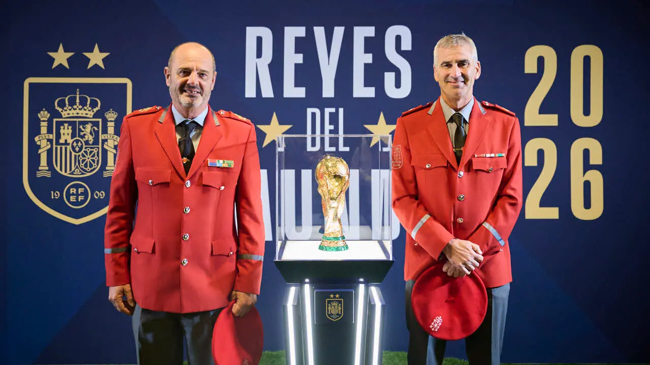 Inauguraci&oacute;n de la exposici&oacute;n 'Reyes del Mundo', organizada por la Real Federaci&oacute;n Espa&ntilde;ola de F&uacute;tbol (RFEF) en Baluarte. PABLO LASAOSA
