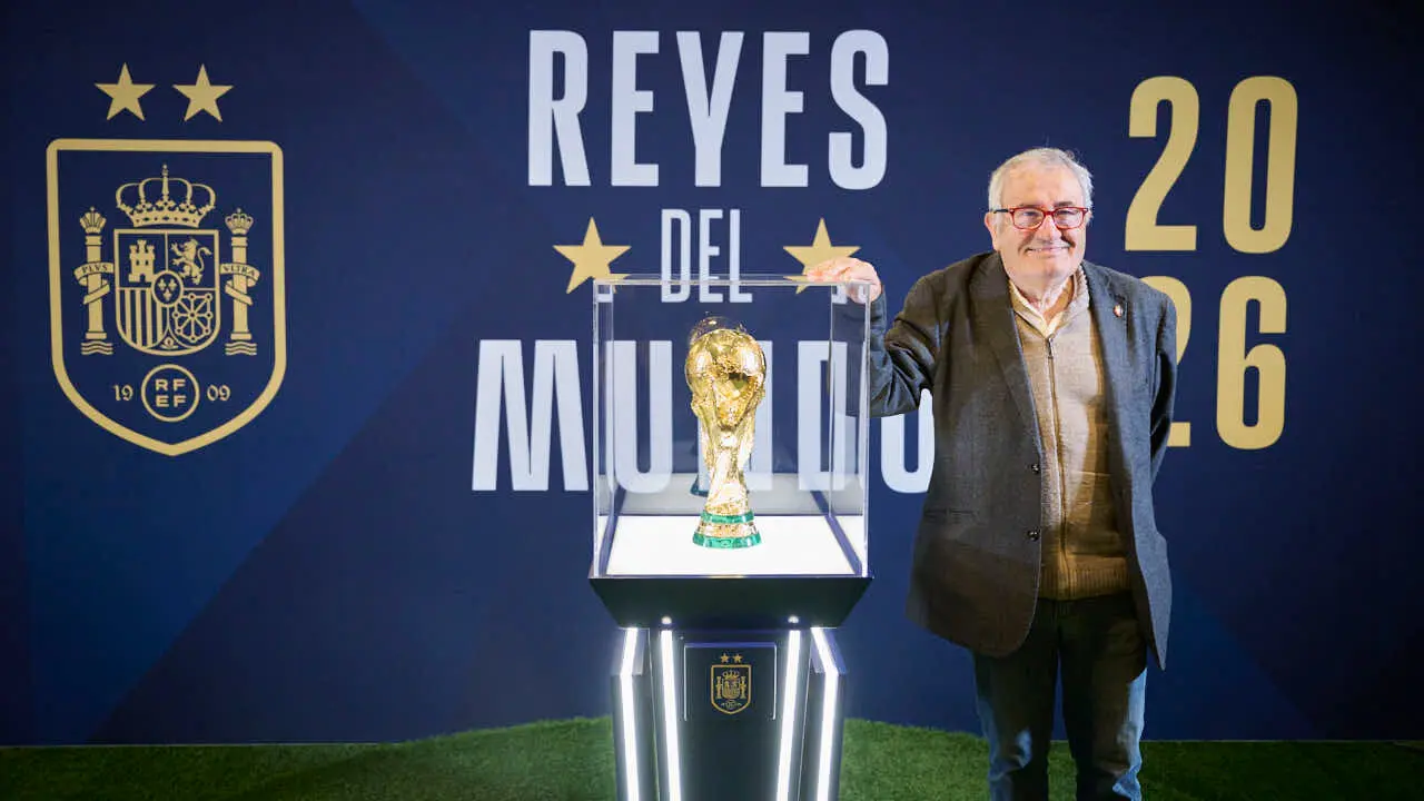 Inauguraci&oacute;n de la exposici&oacute;n 'Reyes del Mundo', organizada por la Real Federaci&oacute;n Espa&ntilde;ola de F&uacute;tbol (RFEF) en Baluarte. PABLO LASAOSA