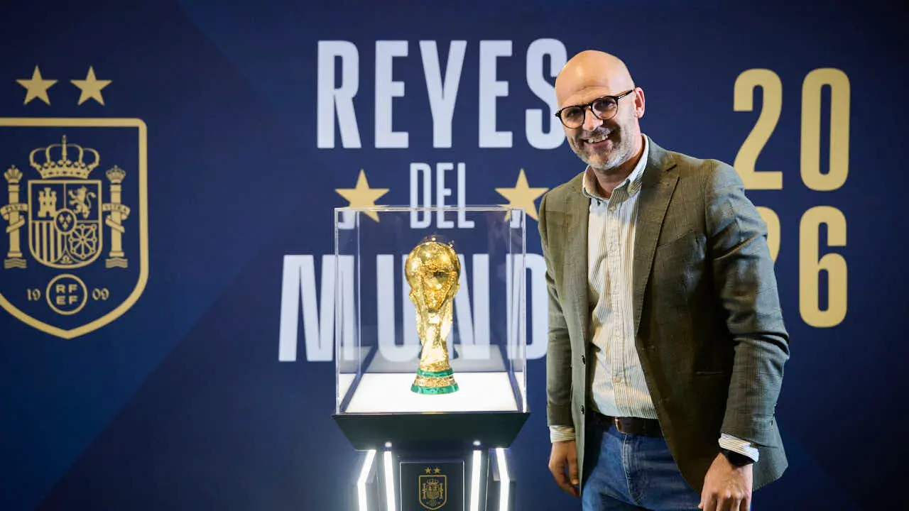 Inauguraci&oacute;n de la exposici&oacute;n 'Reyes del Mundo', organizada por la Real Federaci&oacute;n Espa&ntilde;ola de F&uacute;tbol (RFEF) en Baluarte. PABLO LASAOSA