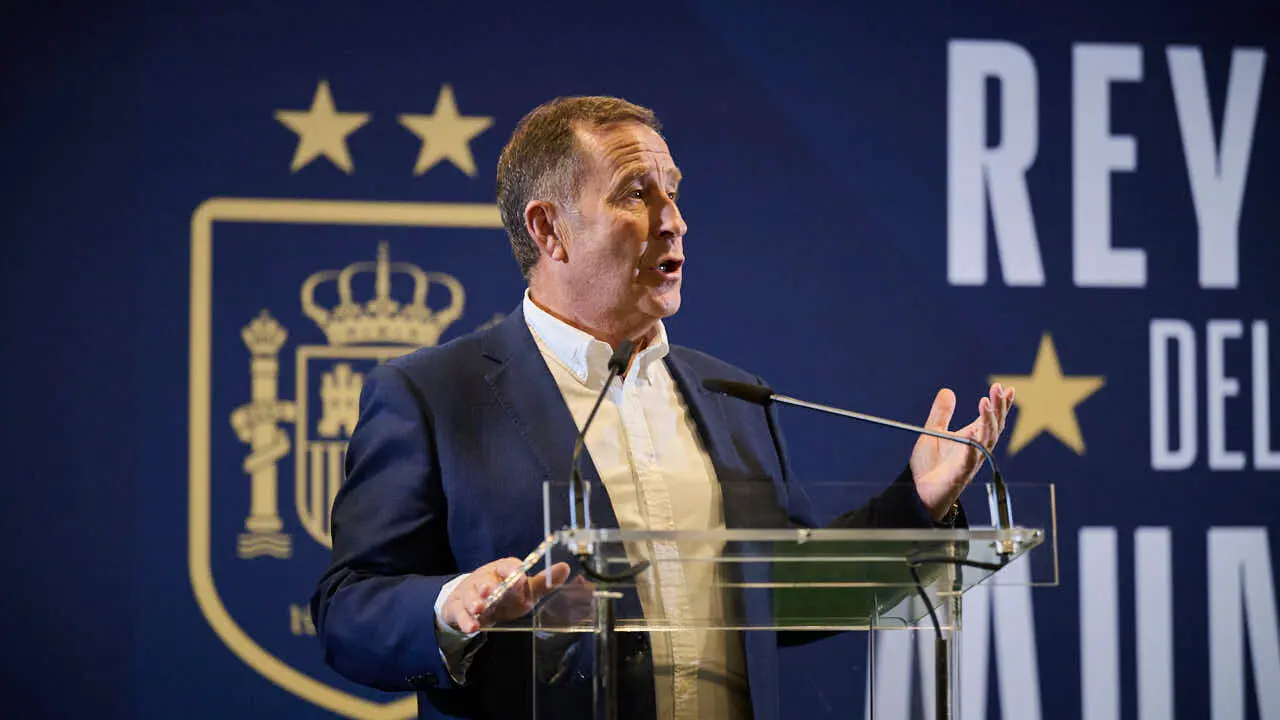 Inauguraci&oacute;n de la exposici&oacute;n 'Reyes del Mundo', organizada por la Real Federaci&oacute;n Espa&ntilde;ola de F&uacute;tbol (RFEF) en Baluarte. PABLO LASAOSA