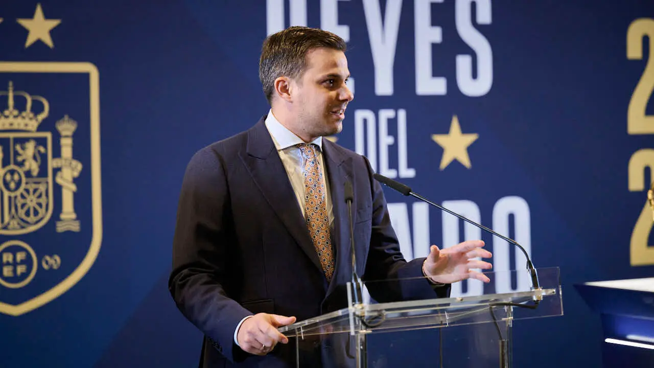 Inauguraci&oacute;n de la exposici&oacute;n 'Reyes del Mundo', organizada por la Real Federaci&oacute;n Espa&ntilde;ola de F&uacute;tbol (RFEF) en Baluarte. PABLO LASAOSA