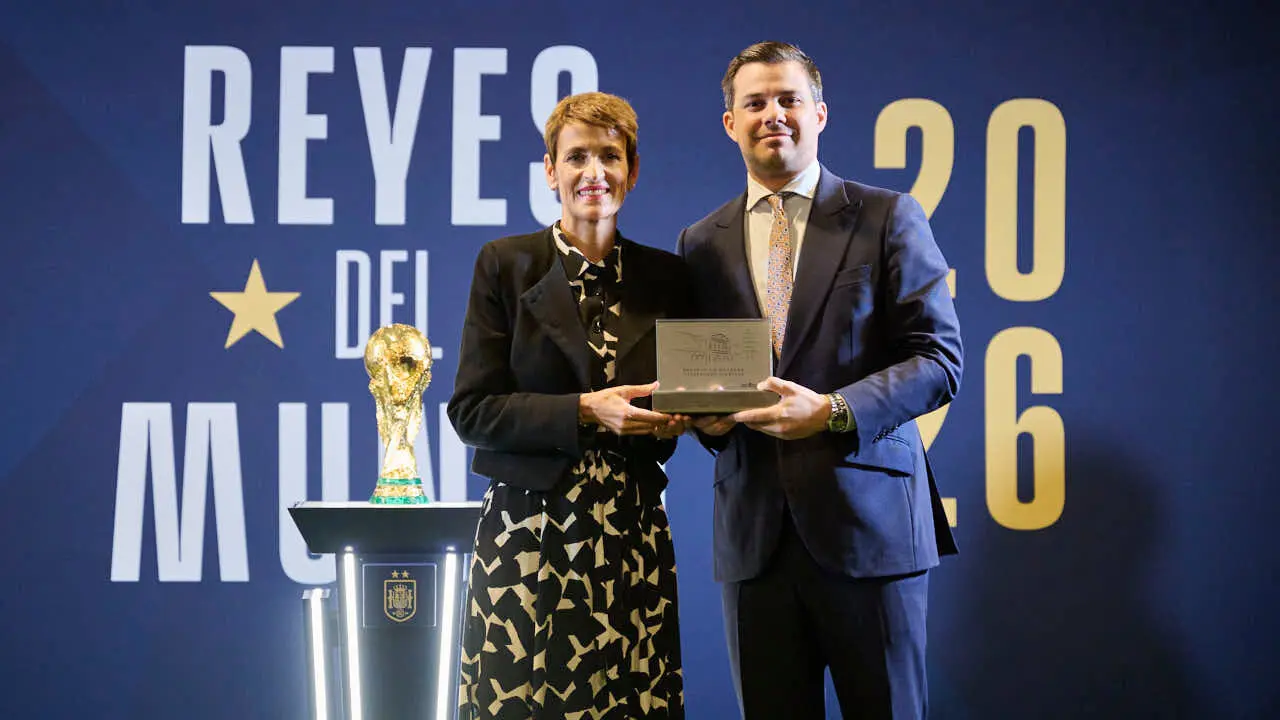 Inauguraci&oacute;n de la exposici&oacute;n 'Reyes del Mundo', organizada por la Real Federaci&oacute;n Espa&ntilde;ola de F&uacute;tbol (RFEF) en Baluarte. PABLO LASAOSA