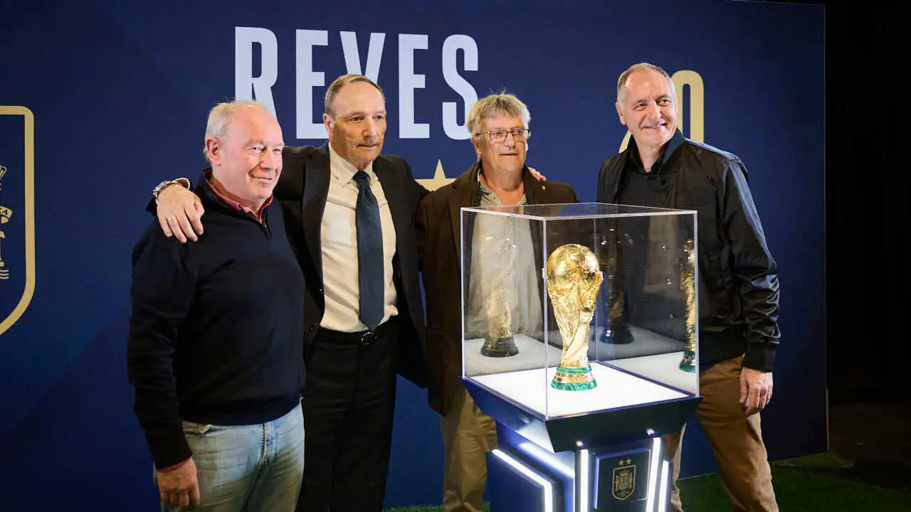 Inauguraci&oacute;n de la exposici&oacute;n 'Reyes del Mundo', organizada por la Real Federaci&oacute;n Espa&ntilde;ola de F&uacute;tbol (RFEF) en Baluarte. PABLO LASAOSA