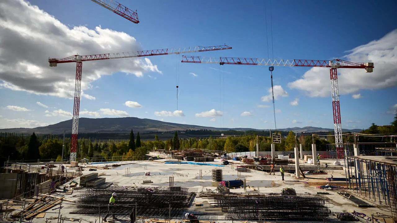 Colocaci&oacute;n de la primera piedra del edificio Bioma de la Universidad de Navarra, espacio multidisciplinar dedicado a la docencia y a la investigaci&oacute;n. PABLO LASAOSA