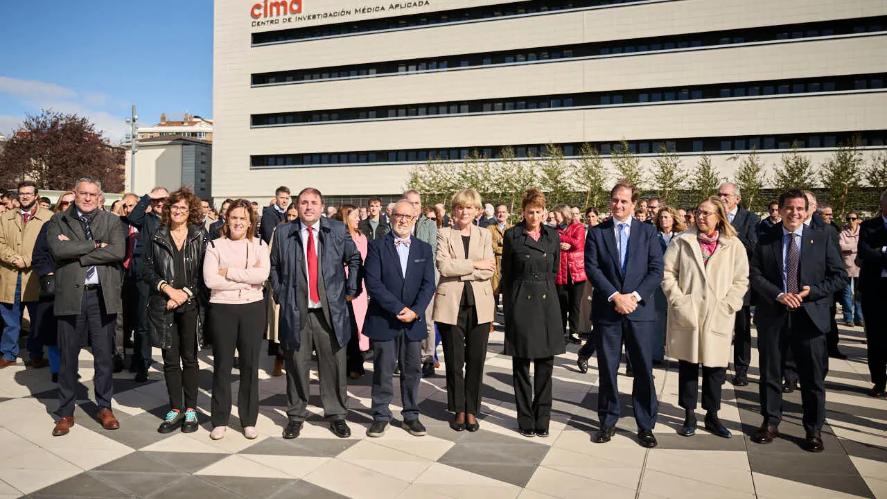 Colocaci&oacute;n de la primera piedra del edificio Bioma de la Universidad de Navarra, espacio multidisciplinar dedicado a la docencia y a la investigaci&oacute;n. PABLO LASAOSA